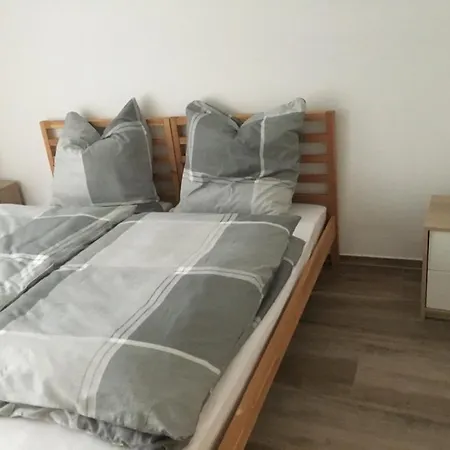 Weiherhausstraße 6 Apartment *