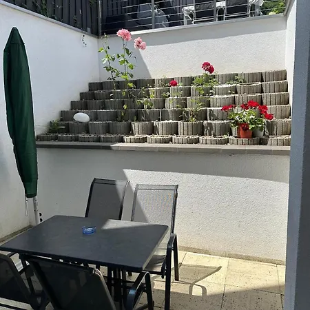Weiherhausstraße 6